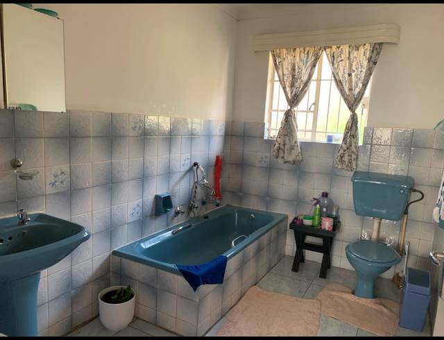 3 BEDROOM HOUSE FOR SALE IN LEONDALE